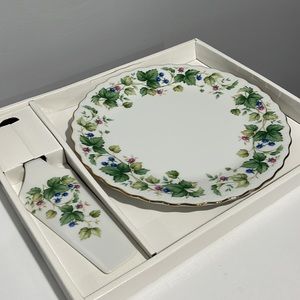 Andrea By Sadek Cake Plate And Server VINEYARD Ivy Leaves Berries 10”